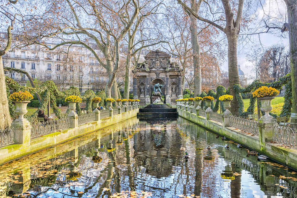 Medici Fountain in the Jardin du Luxembourg on your trip to Paris