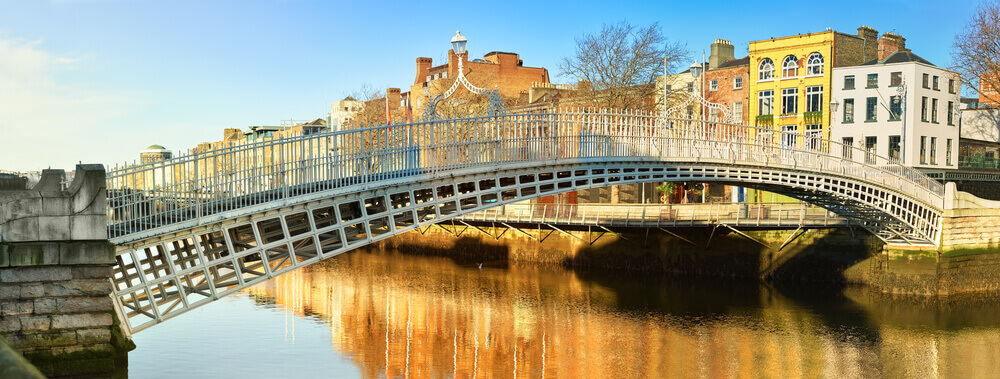 Ha'penny Bridge, Dublin. Europe trip planner tool